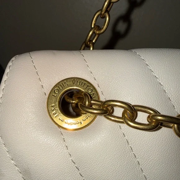 Louis Vuitton New Wave GM Chain Bag in Cream - Picture 5 of 16